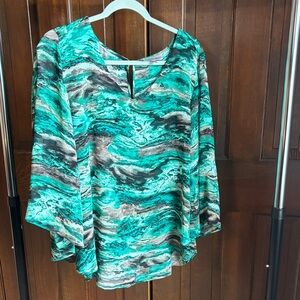 Jennifer Lopez Green and Charcoal grey Swirl Blouse